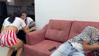 Sofia Palvin,Dereckandzoe,SaraAndAbby - Me aprovecho mientras mi mejor amigo descansa, para seducir a su mujer y cogerla por el culo.-4