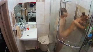 Teens_caught_fucking_in_the_shower-2