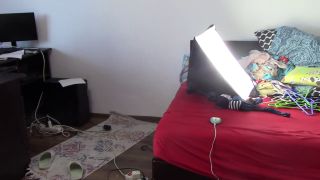 HairyMaid - Sexy Ehefrau macht nackt Hausarbeit. Brünette, behaarte Muschi, großer Arsch, große Titten.-1