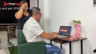 [GetFreeDays.com] Jhon Smith helps Linda Clauss with her work and receives a reward Porn Film July 2023-1