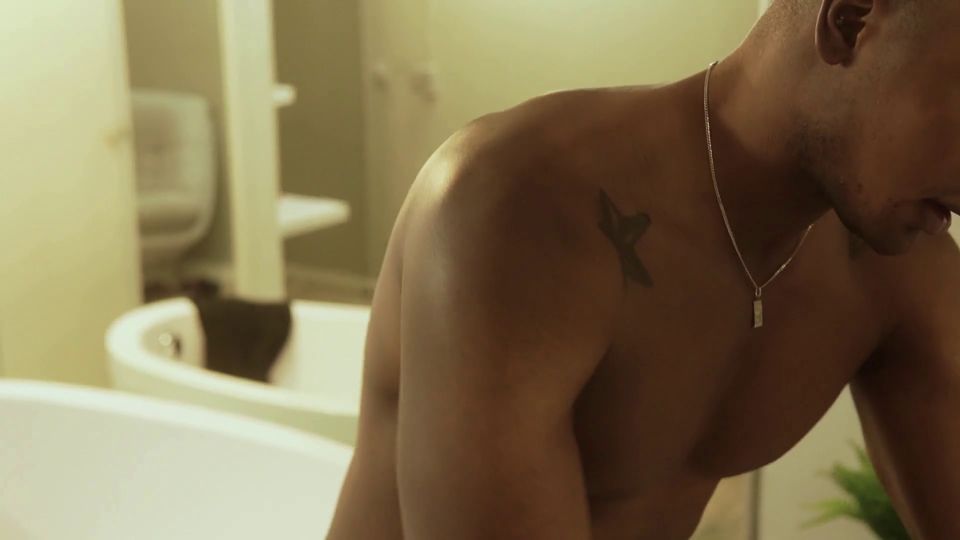 7153 Masajista Con Una BBC Se Folla a Su Cliente PETITE En La...