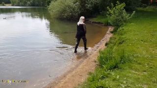 LadyKarame - Trampling mit Waders Gummistiefeln - FullHD 1080P-3