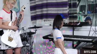 Talented Korean Cuties Blowjob!-1