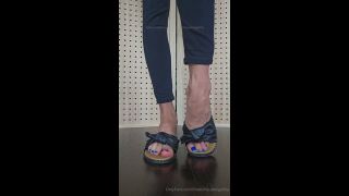 hardcore Footish Queen Galina aka footishqueengalina - 09-02-2024 OnlyFans Video - Just me and my black flat sandals, clapping and showing off my blue toes for you video Footish Queen Galina-8