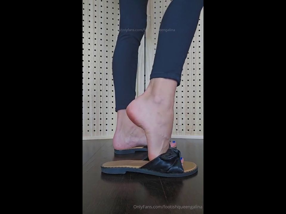 hardcore Footish Queen Galina aka footishqueengalina - 09-02-2024 OnlyFans Video - Just me and my black flat sandals, clapping and showing off my blue toes for you video Footish Queen Galina