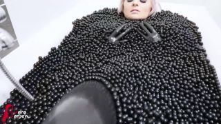 Latexandrubberqueens03086-8