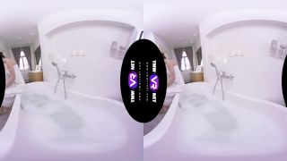 Arwen Gold in The Most Sensual Bath Solo by Arwen Gold in VR on reality -5