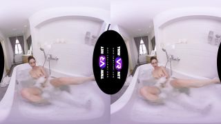 Arwen Gold in The Most Sensual Bath Solo by Arwen Gold in VR on reality -6