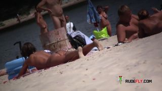 free video 3 These 2 teenagers knead lotion on each other's figures - hidden camera - webcam -2
