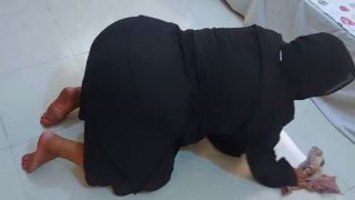 Under Bed Stepmom Stuck under Bed and Show Her Big Arab Muslim Ass To Get Anal Fucked From saudi Kafeel-7