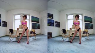 074  Perfect Body And Face Model Elisha In Old Grazy House  3DVR180 SBS-8