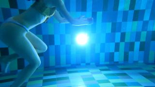 Daniel Wilson - Underwater Masturbate In Public Pool (Masturbation porn)-8
