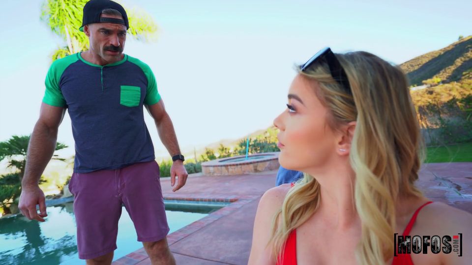  Hot Blonde Vlogger Anny Aurora Teases Pool Cleaner Charles Dera