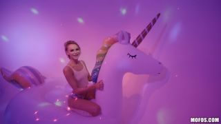  teen | – Emma Hix – Inflatable Room | teens-5