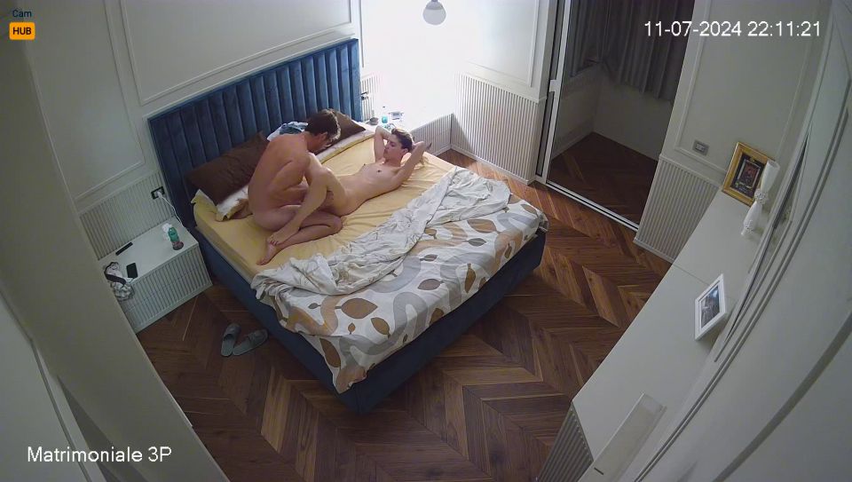 Voyeur 83 Italy Bari S3YNiVJ3c
