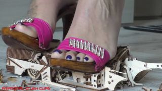 Italian Girlfriend aka italiangirlfriend - 07-13-2022 OnlyFans Video - Huge 3d wooden car puzzle crush in different pair of heels video Italian Girlfriend hardcore-6