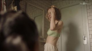 Liv Lisa Fries, Leonie Benesch - Babylon Berlin s02e01 (2017) HD 1080p!!!-9