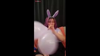 Crazy Fat Girlfriend Inflating Balloons-7