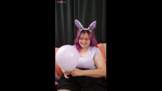 Crazy Fat Girlfriend Inflating Balloons-9