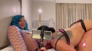 Queen Rogue - TWO GIRLS 32 INCHES FUN LESBIANS - Latina-2