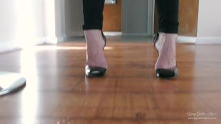 free video 1 sweaty feet fetish Young Goddess Kim - Caged Foot Bitch, young goddess kim on femdom porn-8