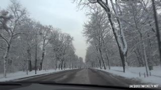 JacquieEtMichelTV.net/Indecentes-Voisines.com - Laura - Laura, 41ans, deux lascars dans la neige amateur -2