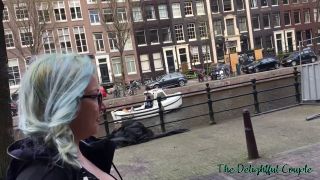 The Delightful Couple - Exnovia venezolana pasea con la cara llena de semen por el centro de Ámsterdam (Cumwalk en español)-4