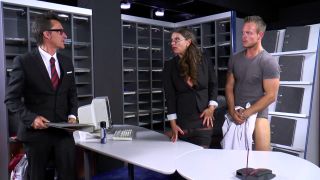 Sexy Susi Part 4: Hot Brunette MILF Anal Group Sex Erotica-3