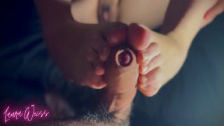 Lou Weiss,Laura Weiss - I Show My Coworker What I Can Do With My Feet-3