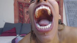 GoldenLace My big toothy gob - Ebony-8