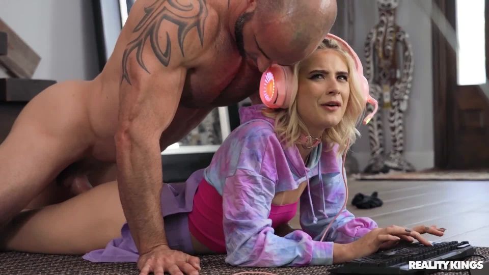 Jessie Saint, Danny Steele: RoommatesTightSnatch69 1080p FullHD