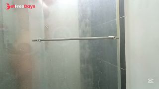Sola en la ducha tocandome sin prisa-3