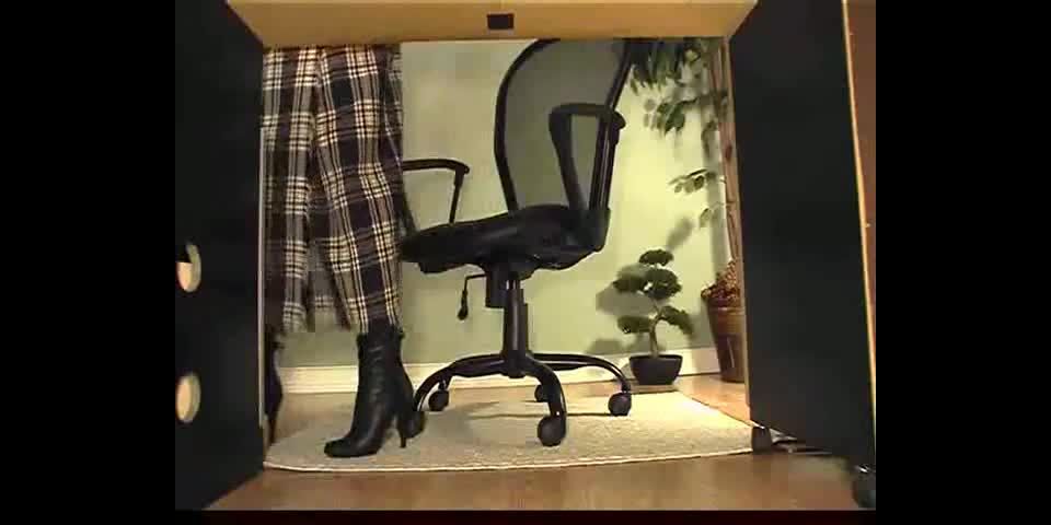 OfficeGirls (jan10b) BORED SECRETARY IN STOCKINGS DILDO S HER PUSSY UNDER HER DESK (mp4)