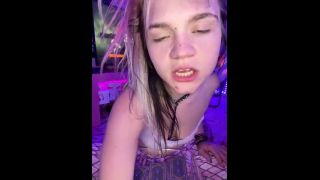 Amateur porn Nikki Fox Petite 18yo Brunette Gives Big White Cock The Best SLOPPY HEAD POV Close-Up-1