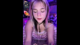 Amateur porn Nikki Fox Petite 18yo Brunette Gives Big White Cock The Best SLOPPY HEAD POV Close-Up-8