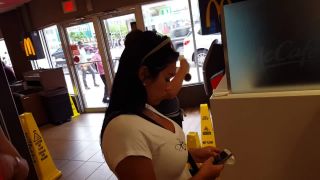 Candid vor latina in mcdonalds gorgeous body-4