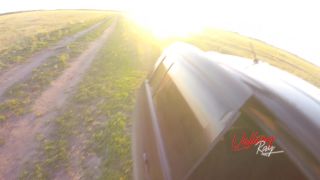 Vallery RayFuck A Stranger In The Car In The Middle Of The Field - 2160p-7