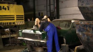 [K2S.CLUB] Diether-v-Stein - Rothaarige Mechanikerin Paula Rowe wird von mir in der Garage ge... - FullHD 1080P-2