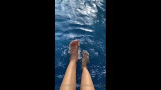 [footjob-porn.com] Onlyfans - GingerAlesFeet_038_misstressroux-08-06-2020-406777080-Slow mo feet in the pool have never been so sexy Leak-2