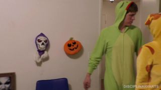 Trick Or Heat 3: Frog Vs. Bratdog Download New Porn Vide...-1