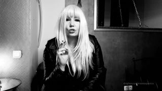 Lady Patricia - Sexy Smoking in Leather - Smoking-5