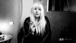 Lady Patricia - Sexy Smoking in Leather - Smoking-6