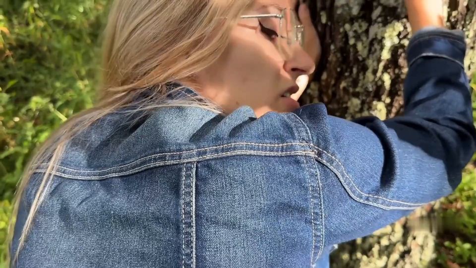 Luckylucy18 Amateur German Sex in Forest FullHD 1080P MDH