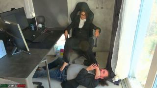 Umiliazioni Italiane - Smelly Feet,  Femdom.-8