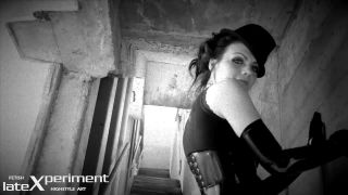 latex-girl.04129-1