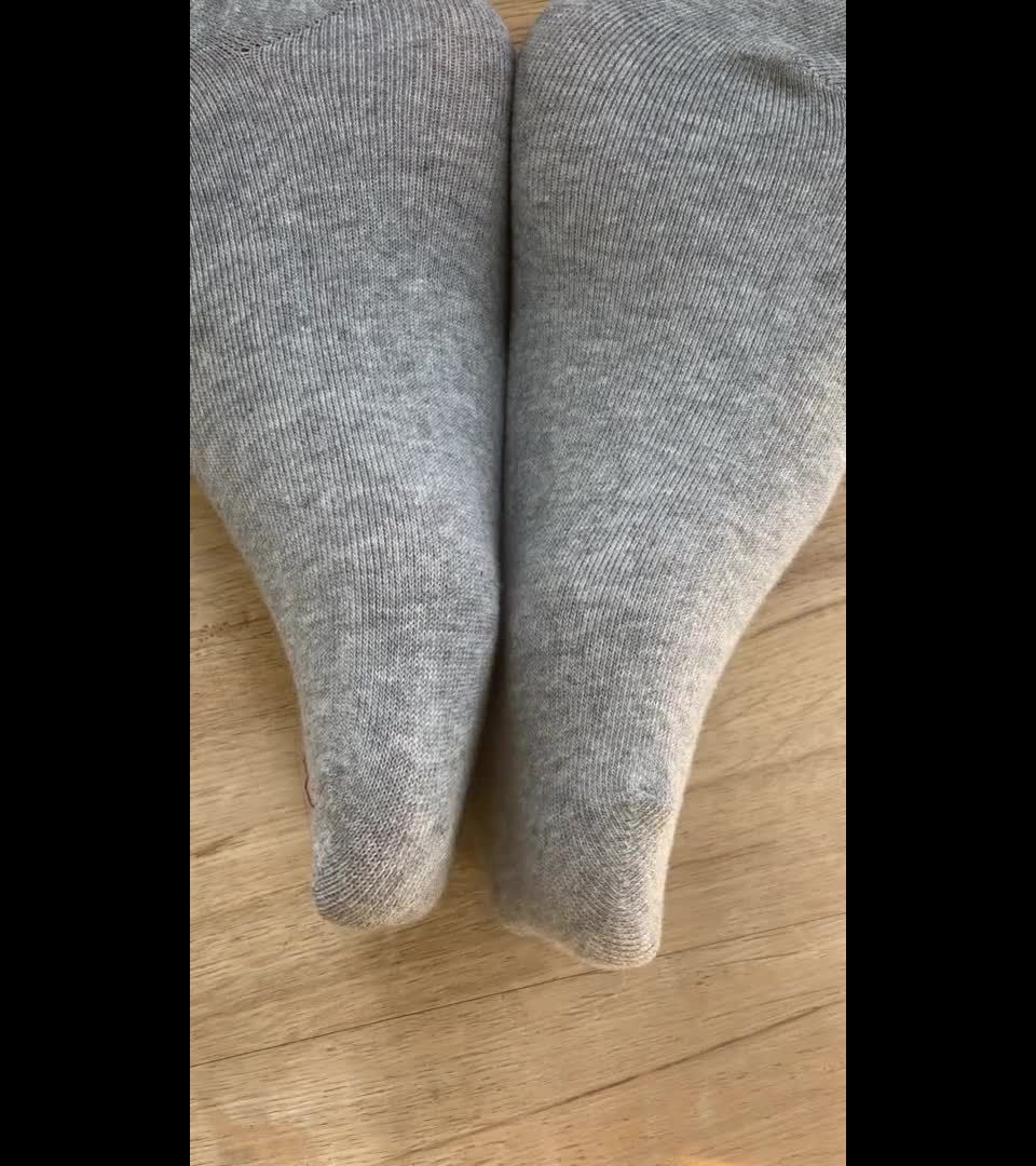 Spy on my smelly feet in grey socks , FOOT FETISH Amateur!