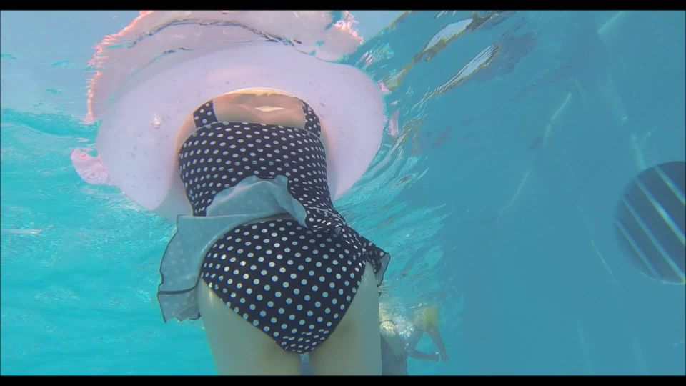 Voyeur - Underwater swimsuit tracking - YMUW-1092 on voyeur 