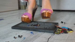 Hardcore porn Italian Girlfriend Italian Girlfriend aka italiangirlfriend - 07-14-2022 OnlyFans Video - Wooden hand made platform over some can toy cars video-7