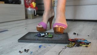 Hardcore porn Italian Girlfriend Italian Girlfriend aka italiangirlfriend - 07-14-2022 OnlyFans Video - Wooden hand made platform over some can toy cars video-8