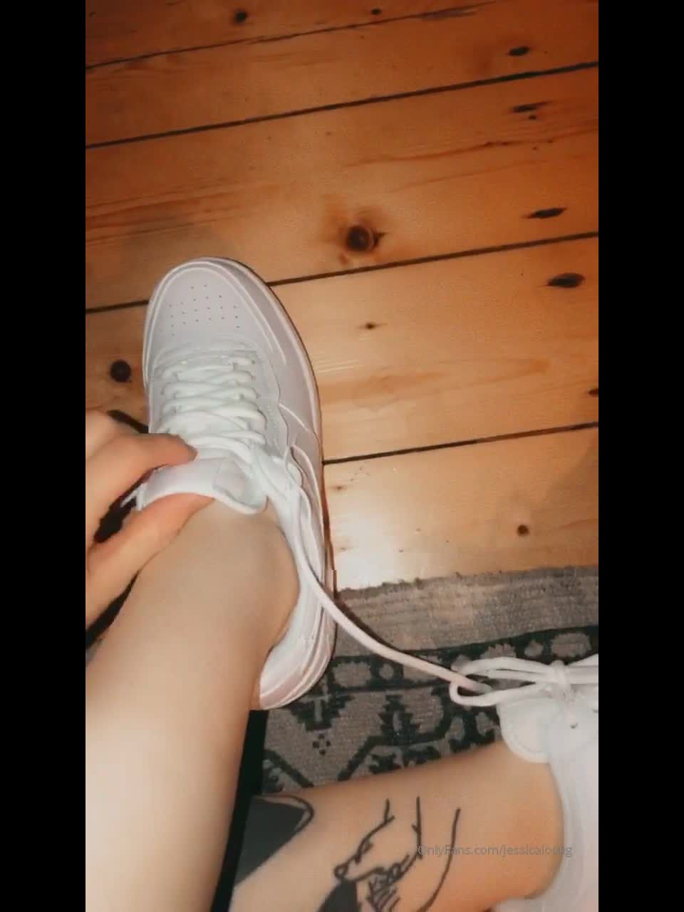 JessicaLou - jessicalousg () Jessicalousg - for my foot lovers also thank you so much zay for the new trainers 25-10-2019